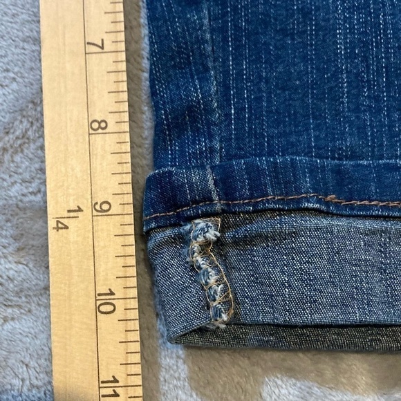 Levi's Perfectly Slimming 548 Bermuda Jean Shorts Size 6 - Picture 10 of 12